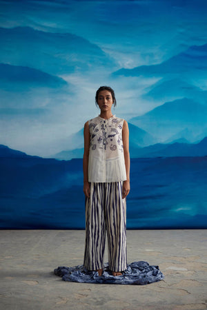 Clover Raglan sleeve pin tuck shirt Clover Raglan sleeve pin tuck shirt